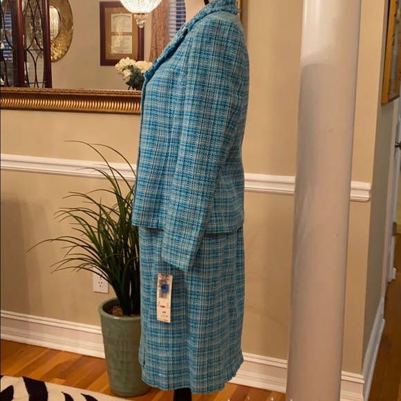 Tweed 2 piece suit.  Very elegant.   Classy. - Picture 5 of 8